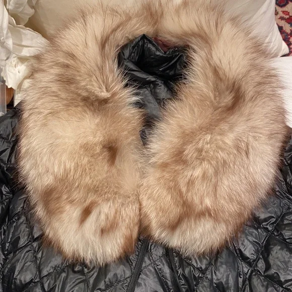 Vintage light color blond fur neck collar goes on jackets or coats